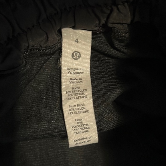 Lululemon hotty hot 2” shorts - Picture 3 of 3